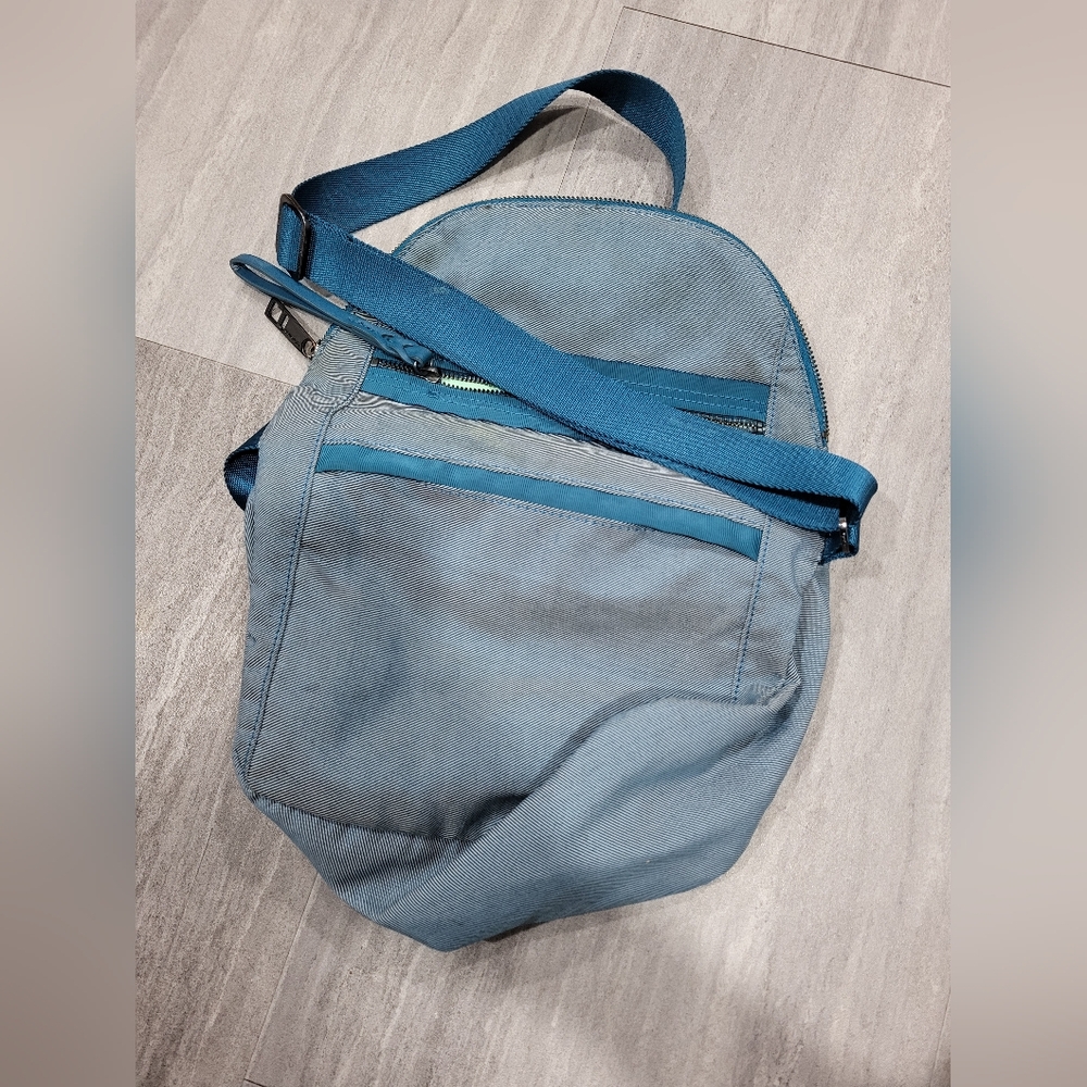 LULULEMON bag as is